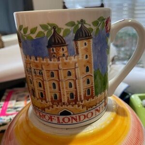 DENBY Tower of London Mug, Made in England 2007. EC. “London Skyline”Collection